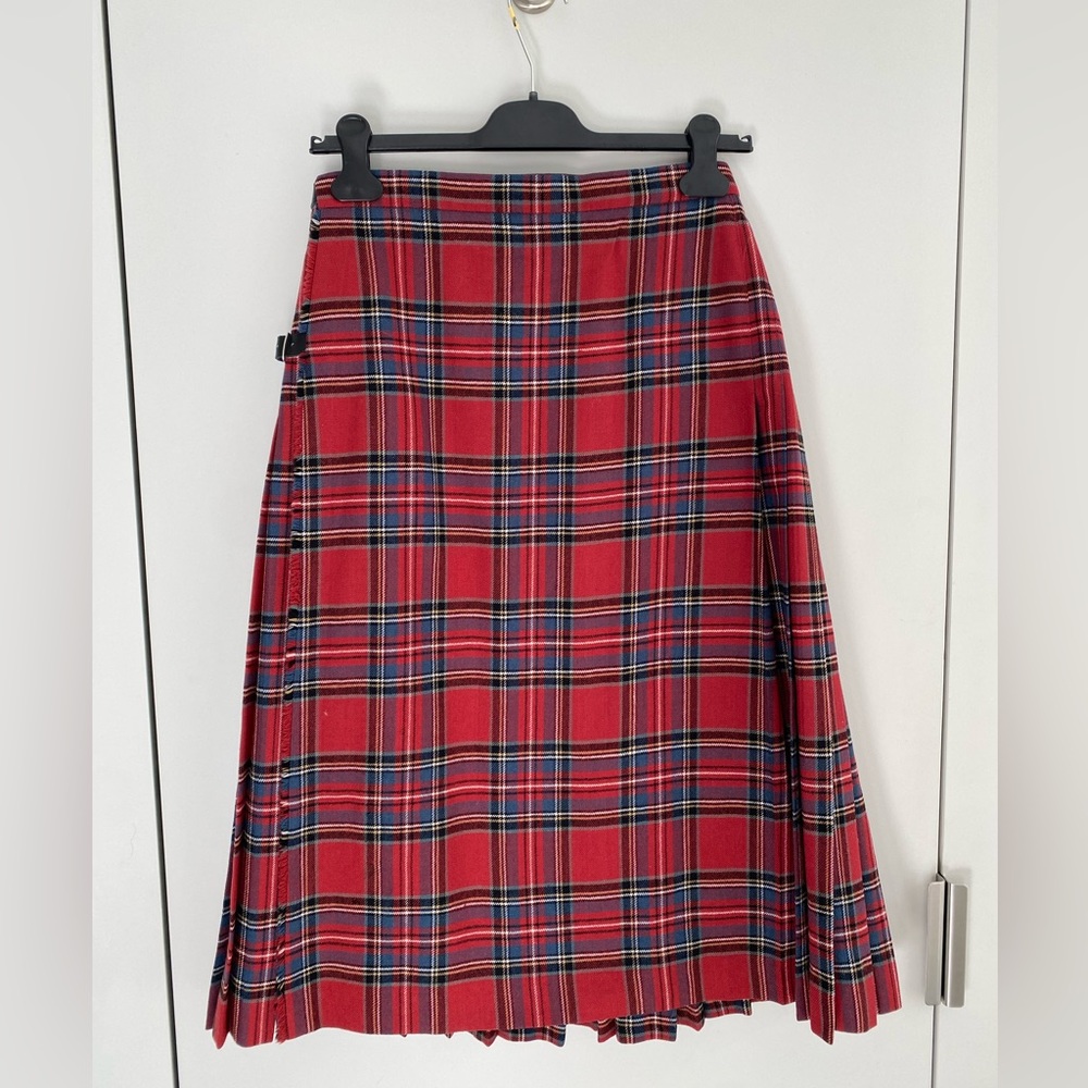Perfect vintage kilt from the Scotch House Royal Stewart Tartan